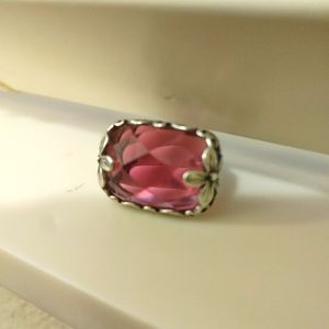 Womens ring sz 8
